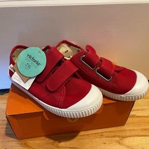 Red Calzado Victoria kids shoes, size 13